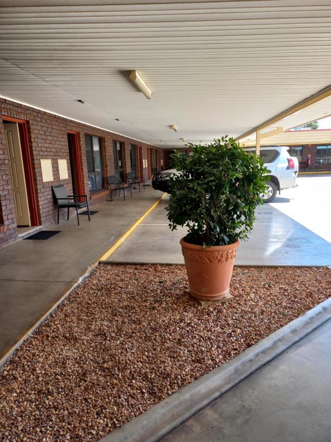 Macintyre Motor Inn Гундивинди Экстерьер фото