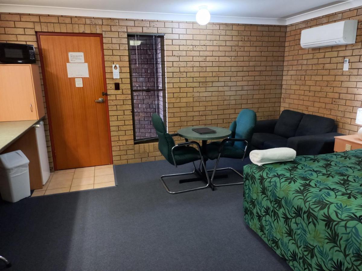 Macintyre Motor Inn Гундивинди Экстерьер фото