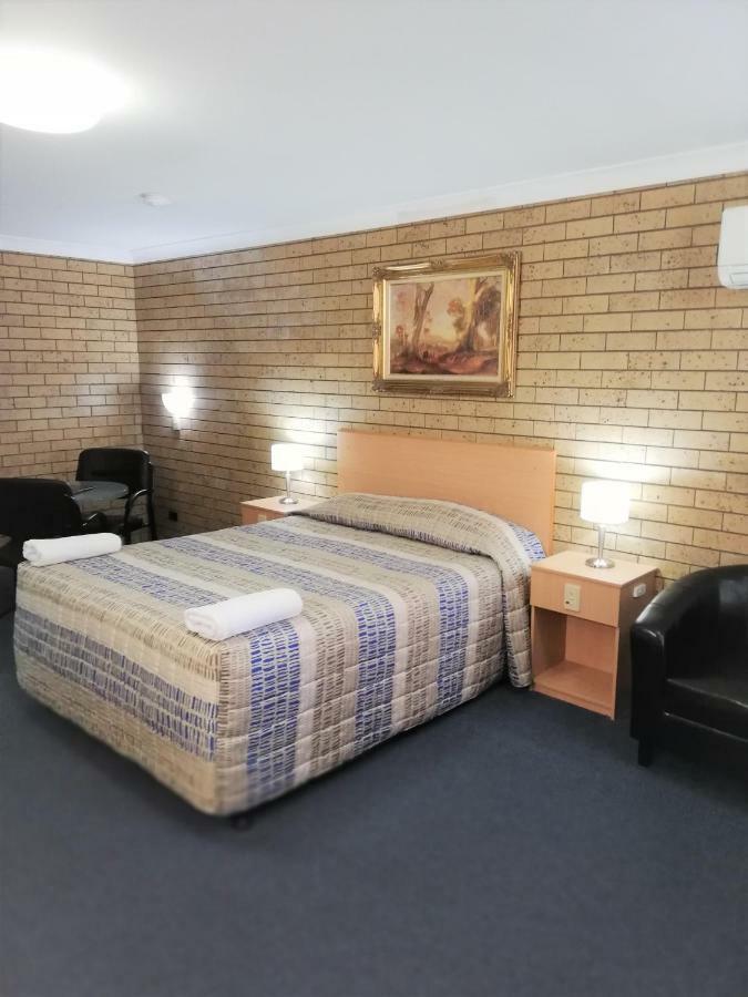 Macintyre Motor Inn Гундивинди Экстерьер фото